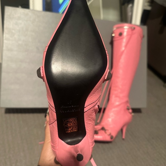 Balenciaga Cagole knee-high boots in pink leather - Picture 2 of 3